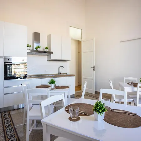 Homestay Centro Le Cupole Della Felicissima *